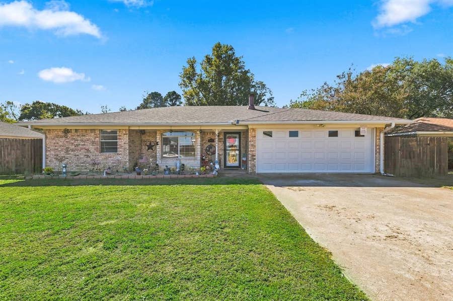 Property photo for 114 Brookshear Drive, Whitesboro, TX