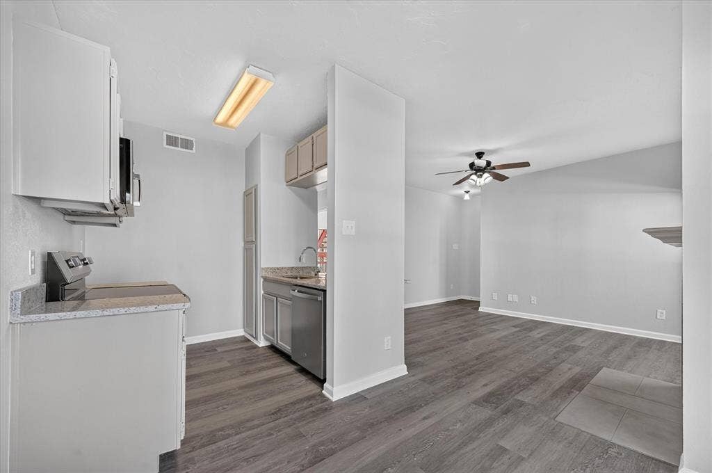 9737 Whitehurst Drive, #51, Dallas, TX 75243 9737 Whitehurst Drive, #51, Dallas, TX 75243
