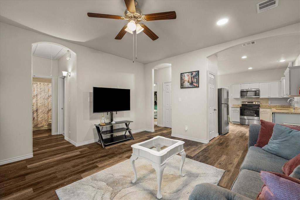 2115 Jones Street, Greenville, TX 75401 2115 Jones Street, Greenville, TX 75401