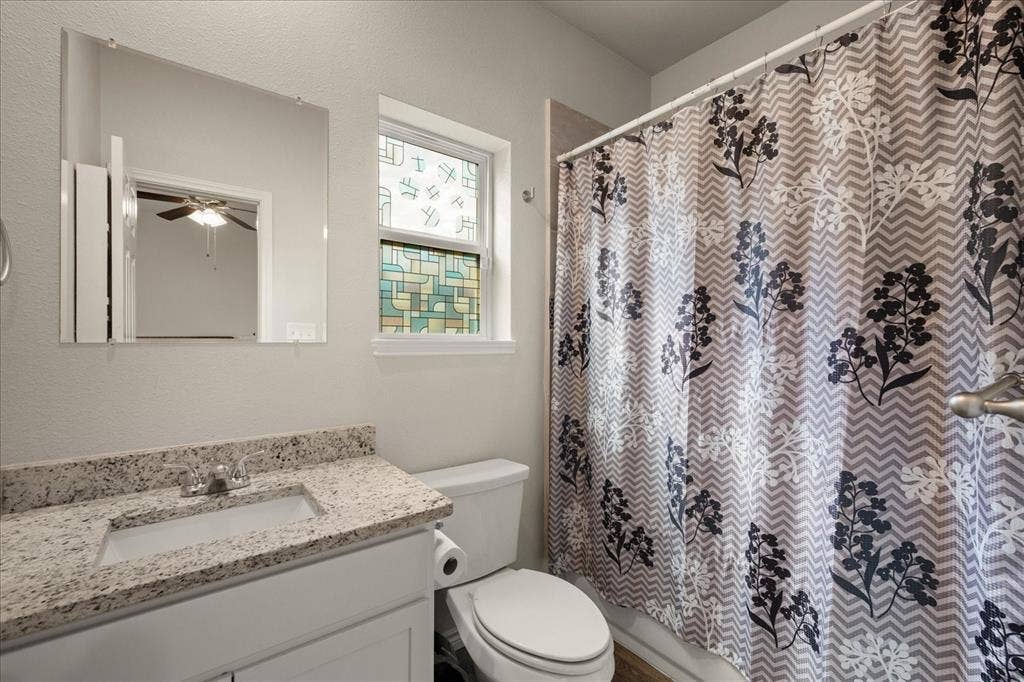 2115 Jones Street, Greenville, TX 75401 2115 Jones Street, Greenville, TX 75401