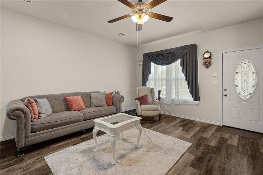 2115 Jones Street, Greenville, TX 75401 2115 Jones Street, Greenville, TX 75401