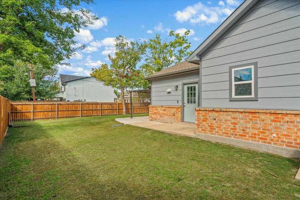 2115 Jones Street, Greenville, TX 75401 2115 Jones Street, Greenville, TX 75401