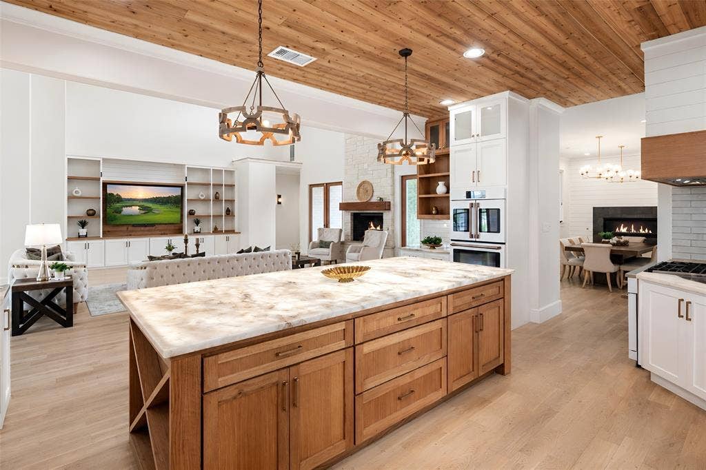 601 S Jupiter Road, Allen, TX 75002 601 S Jupiter Road, Allen, TX 75002