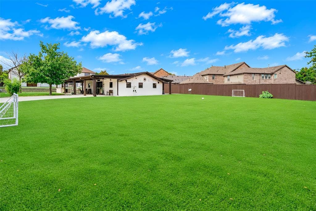 601 S Jupiter Road, Allen, TX 75002 HUGE Backyard