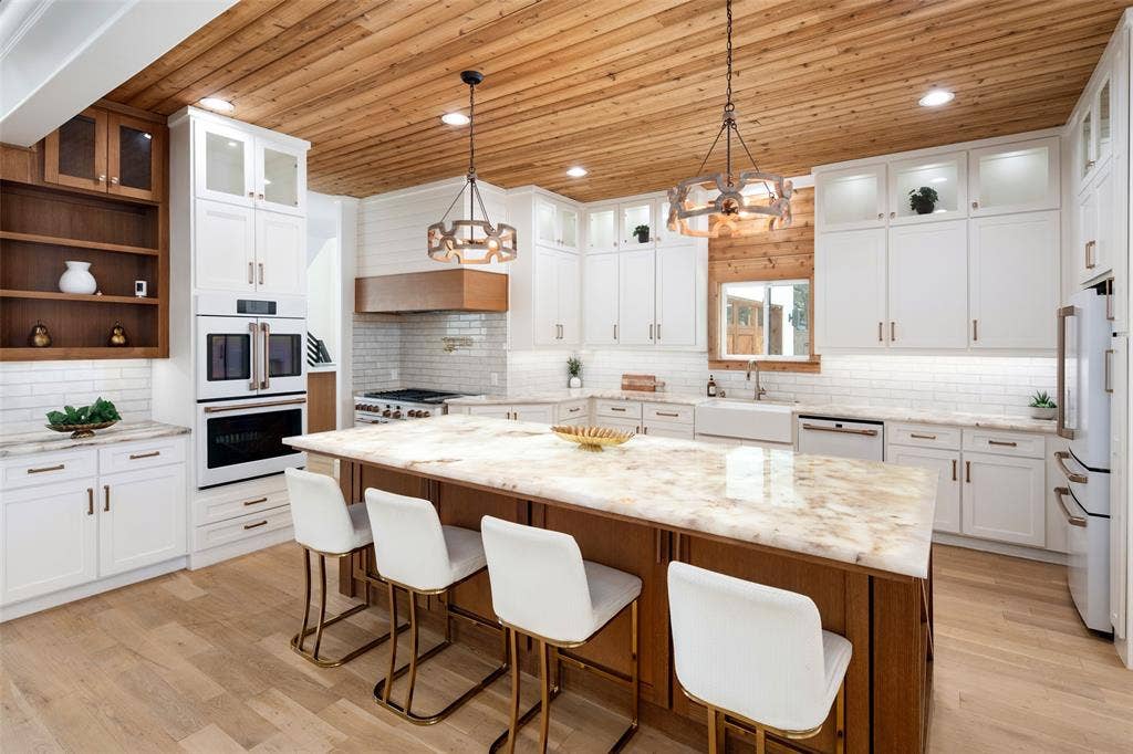 601 S Jupiter Road, Allen, TX 75002 Gourmet Kitchen