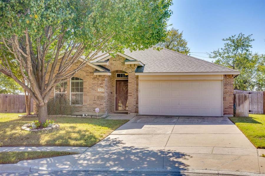 Property photo for 1728 Quail Springs Circle, Fort Worth, TX