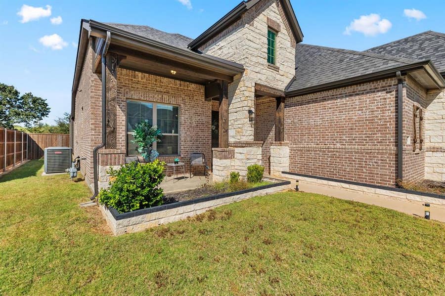 Property photo for 1218 Woodside Drive, Mansfield, TX