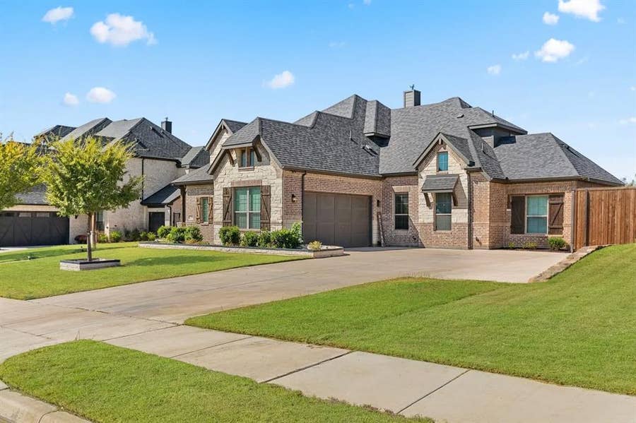 Property photo for 1218 Woodside Drive, Mansfield, TX