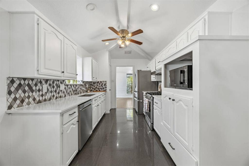 4421 Sterling Lane, Plano, TX 75093 4421 Sterling Lane, Plano, TX 75093