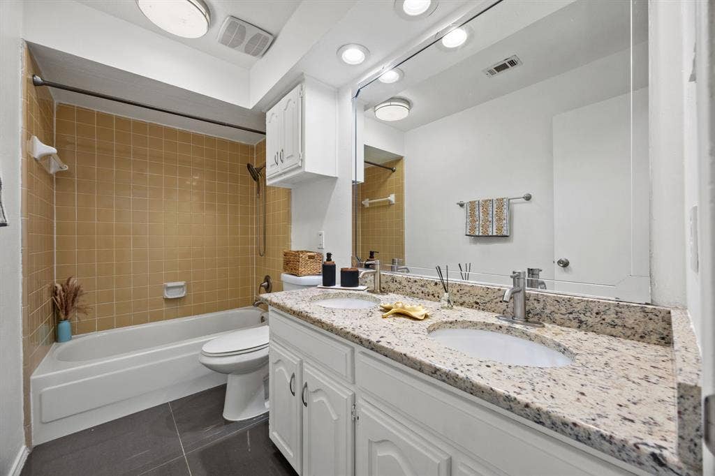 4421 Sterling Lane, Plano, TX 75093 4421 Sterling Lane, Plano, TX 75093