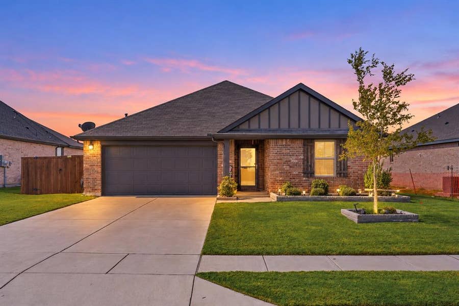 Property photo for 1512 Foxglove Park, Van Alstyne, TX