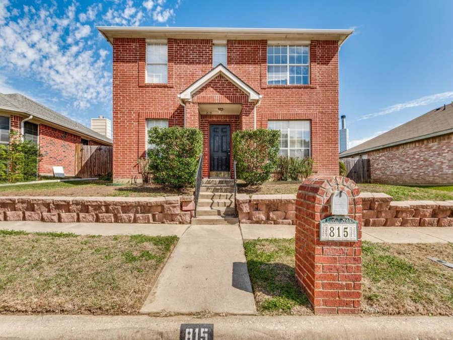 Property photo for 815 Greenridge Drive, Arlington, TX