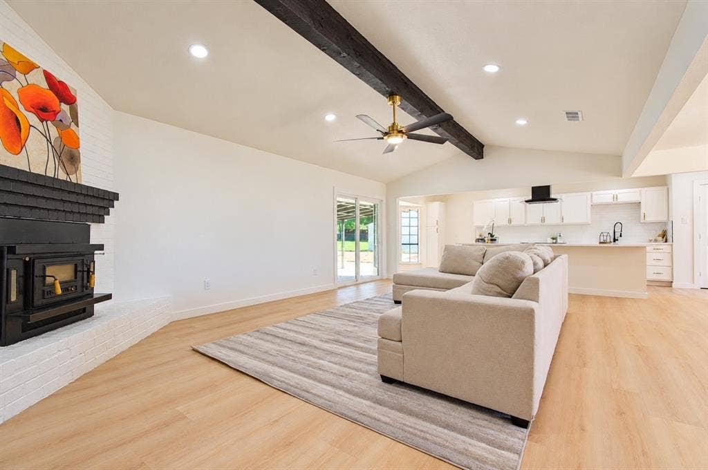 107 Locust Drive, Oak Leaf, TX 75154 107 Locust Drive, Oak Leaf, TX 75154