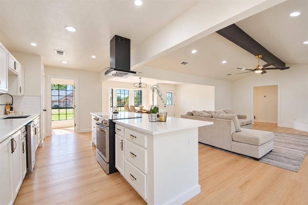 107 Locust Drive, Oak Leaf, TX 75154 107 Locust Drive, Oak Leaf, TX 75154