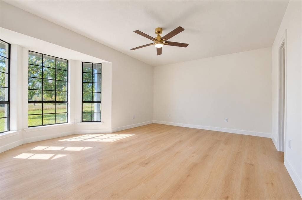 107 Locust Drive, Oak Leaf, TX 75154 107 Locust Drive, Oak Leaf, TX 75154