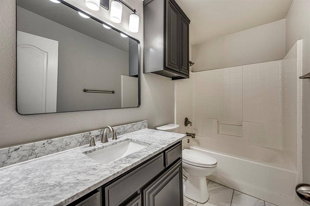 713 Escapade Court, Midlothian, TX 76065