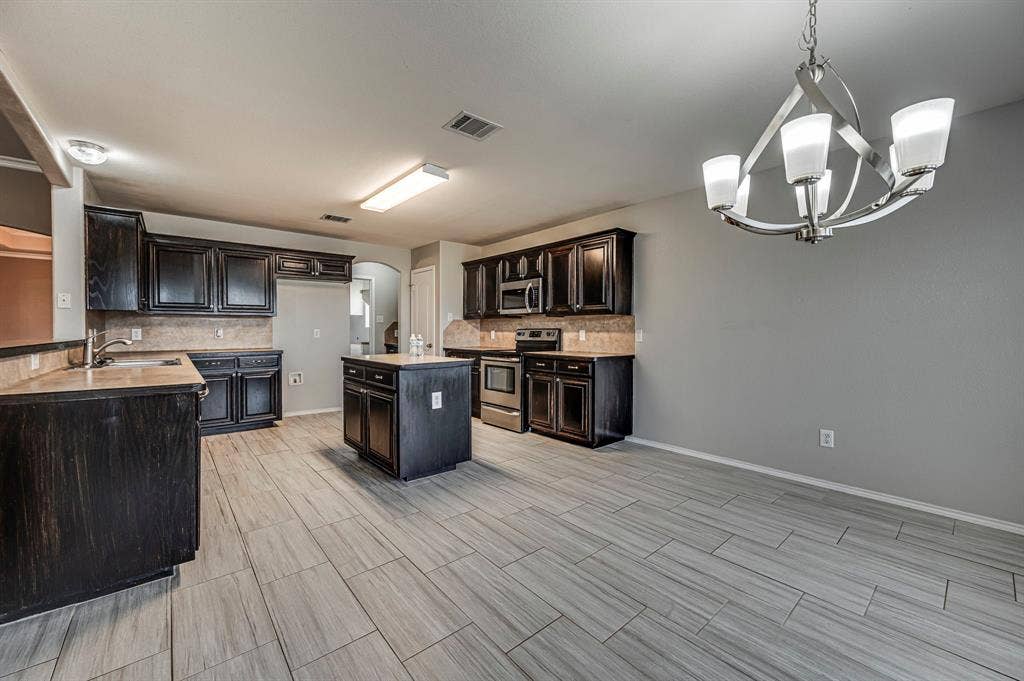 713 Escapade Court, Midlothian, TX 76065