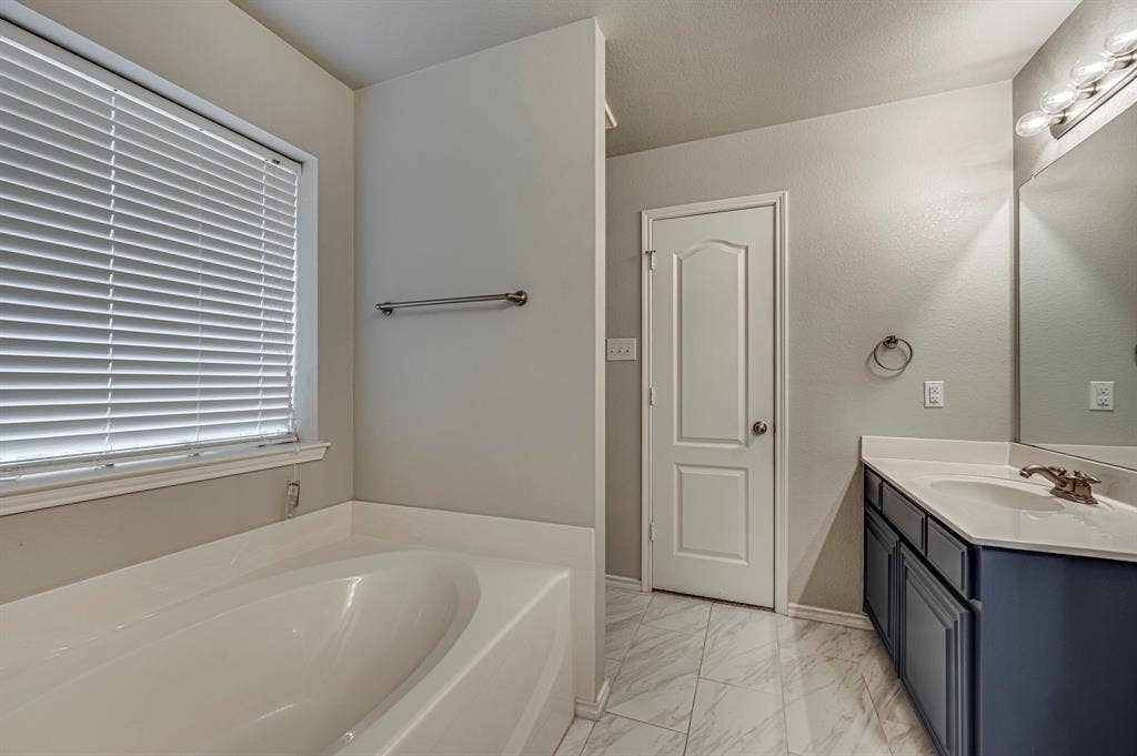 713 Escapade Court, Midlothian, TX 76065
