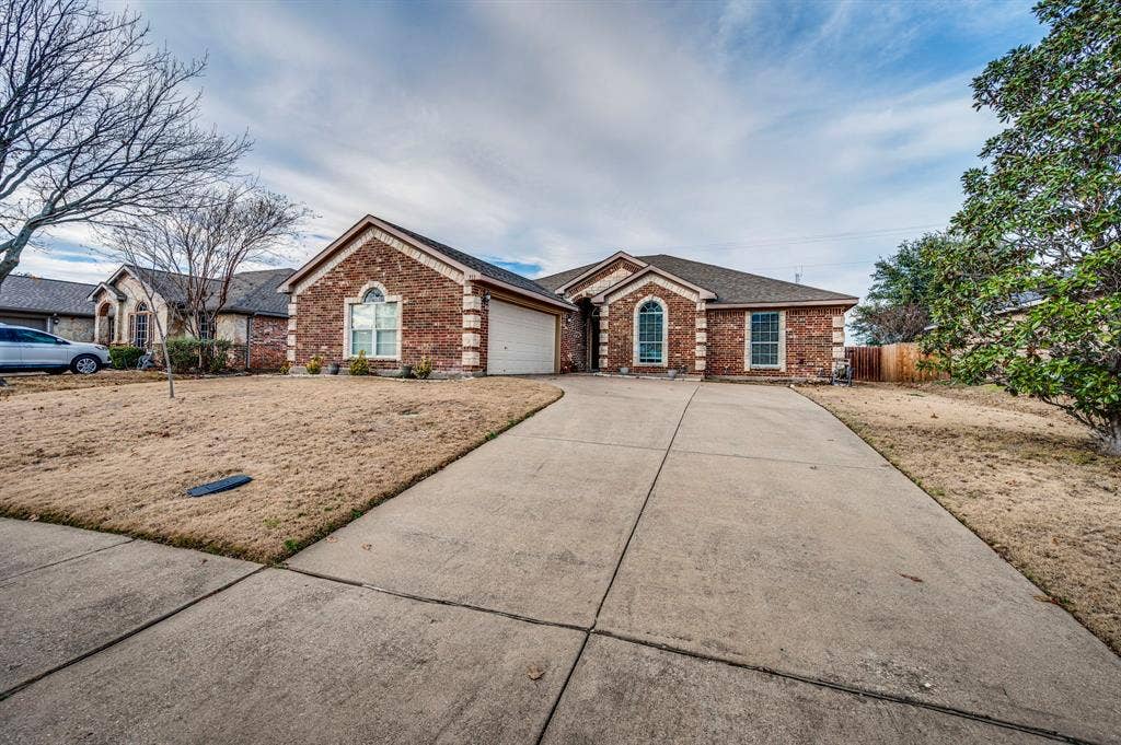 713 Escapade Court, Midlothian, TX 76065