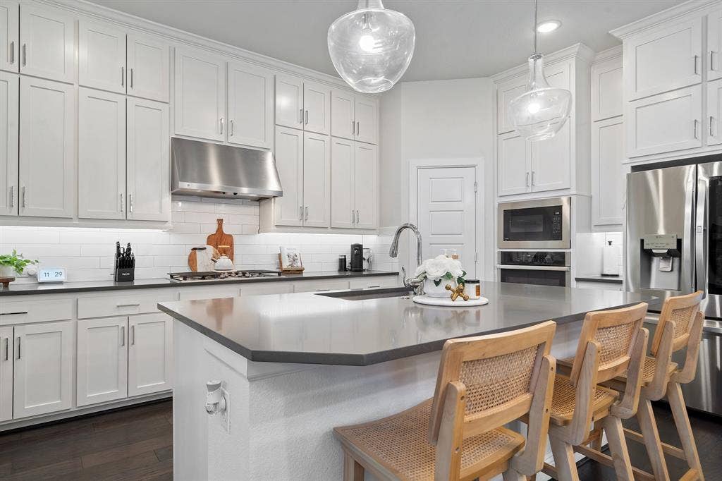 7240 San Saba Drive, McKinney, TX 75070 7240 San Saba Drive, McKinney, TX 75070