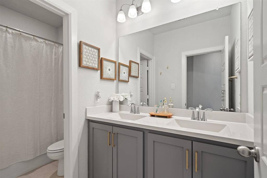 7240 San Saba Drive, McKinney, TX 75070 7240 San Saba Drive, McKinney, TX 75070