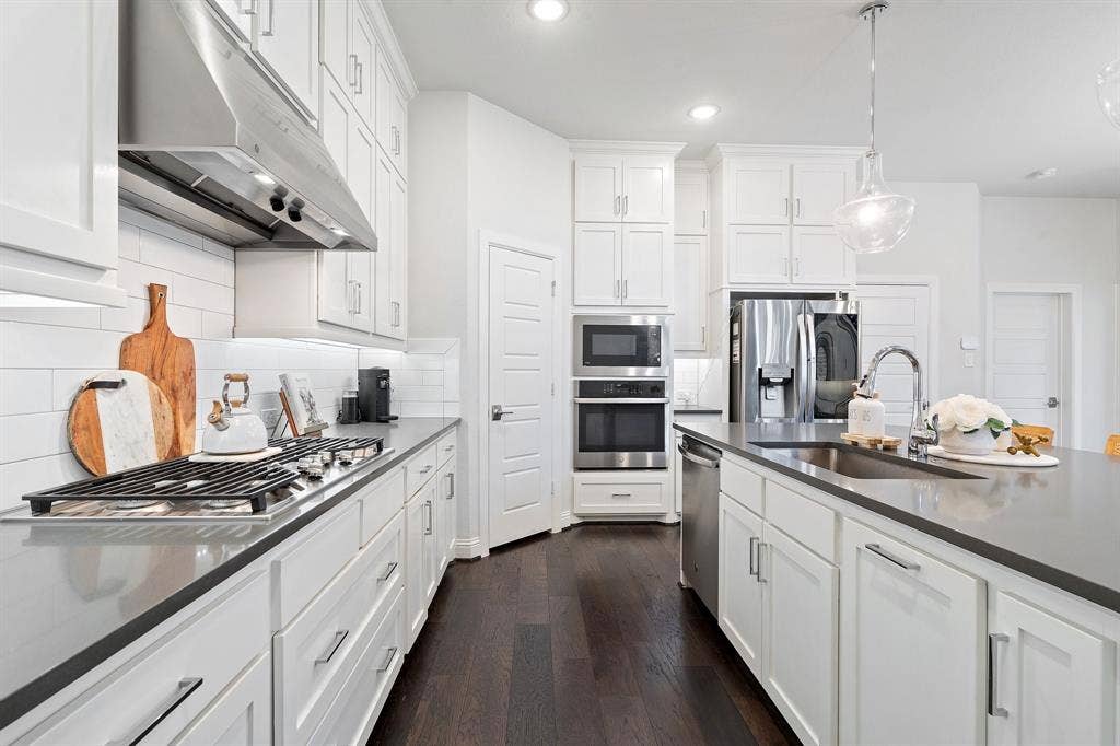 7240 San Saba Drive, McKinney, TX 75070 7240 San Saba Drive, McKinney, TX 75070
