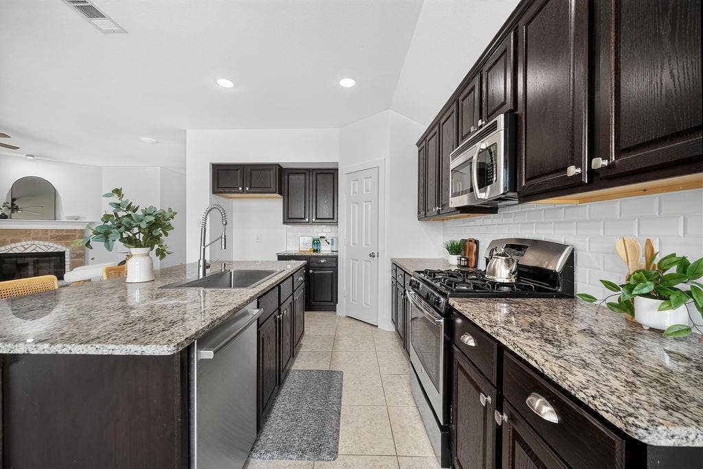605 Stableford Street, Celina, TX 75009 605 Stableford Street, Celina, TX 75009