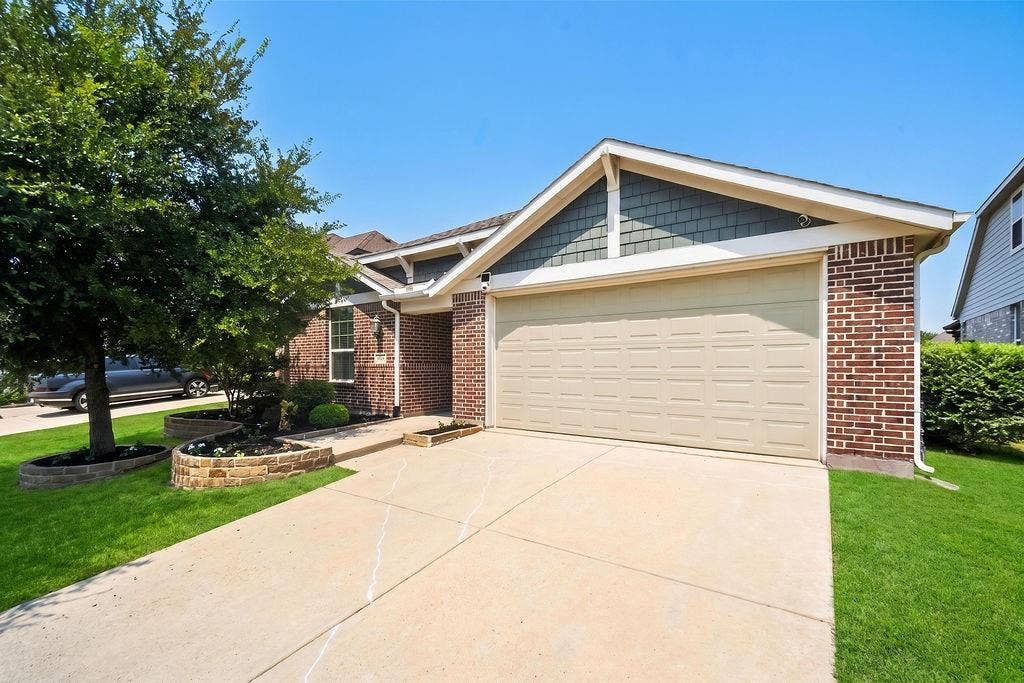 605 Stableford Street, Celina, TX 75009 605 Stableford Street, Celina, TX 75009