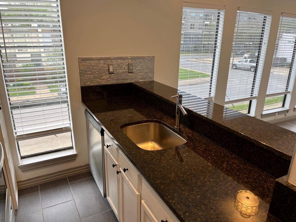 2800 Douglas Avenue, #219, Dallas, TX 75219