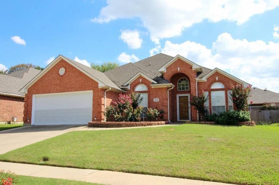 Property photo for 6025 Fannin Drive, Arlington, TX