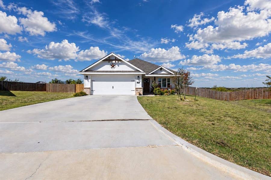 Property photo for 110 Aquilla Way E, Hillsboro, TX