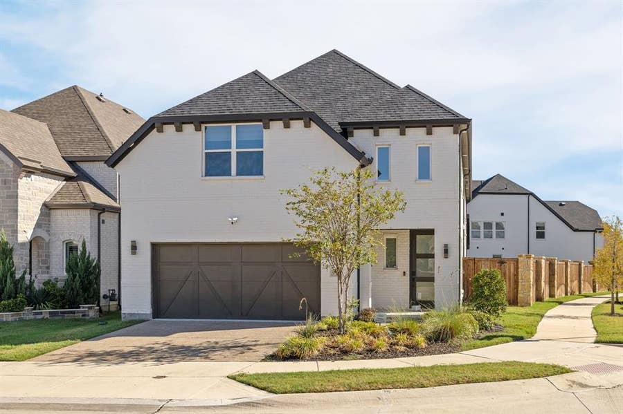 Property photo for 913 Essex Boulevard, Lewisville, TX