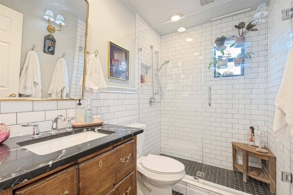 5039 N Hall Street, Dallas, TX 75235