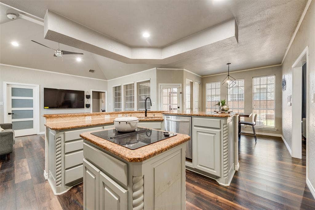 2228 Lorraine Drive, Carrollton, TX 75006 2228 Lorraine Drive, Carrollton, TX 75006