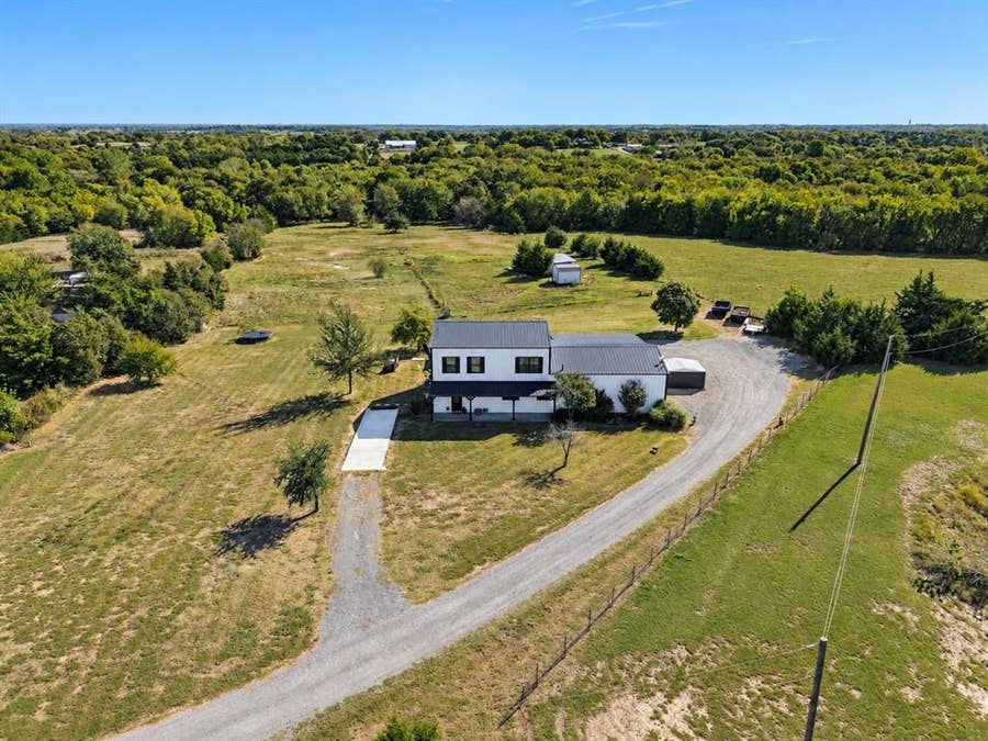 Property photo for 1265 County Road 4642, Trenton, TX