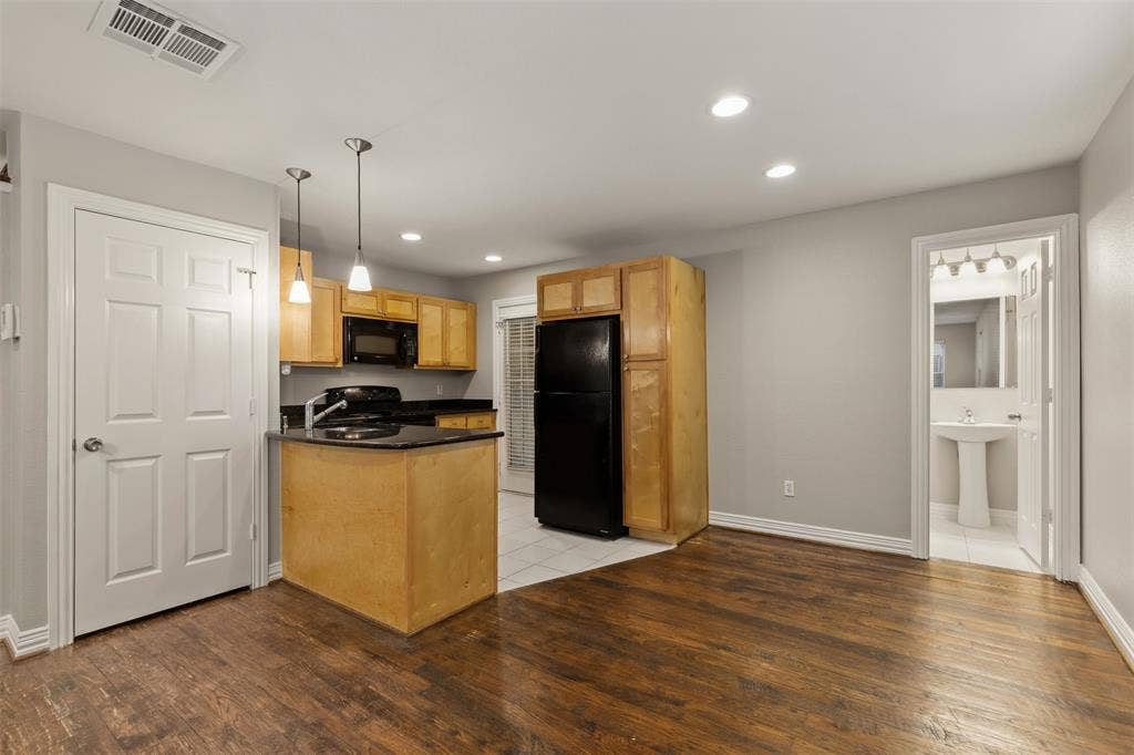 4751B Bradford Drive, Dallas, TX 75219
