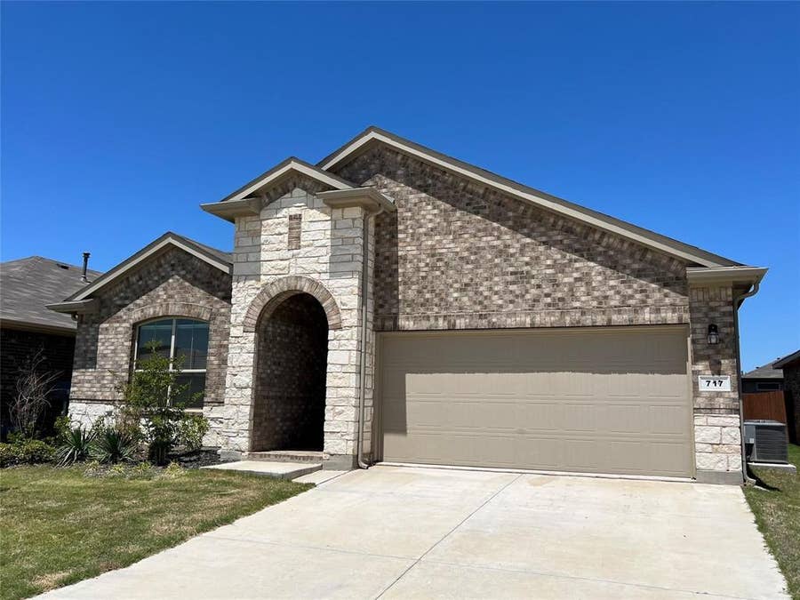 Property photo for 717 Shepperton Way, Fort Worth, TX