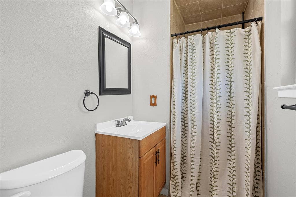 900 N Bunker Drive, Robinson, TX 76706 900 N Bunker Drive, Robinson, TX 76706