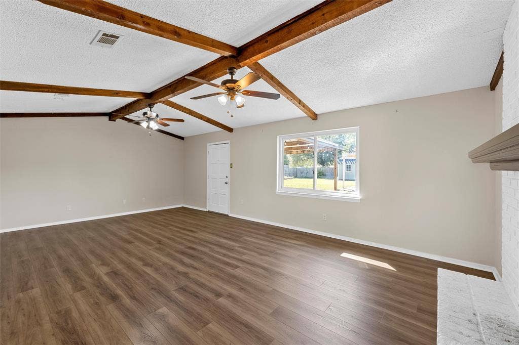 900 N Bunker Drive, Robinson, TX 76706 900 N Bunker Drive, Robinson, TX 76706
