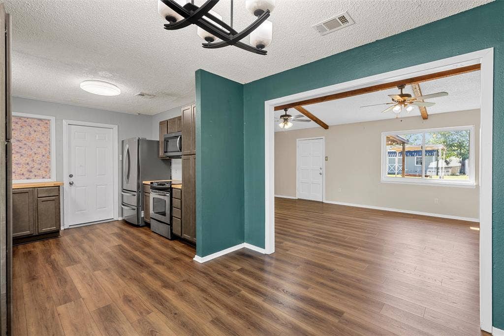 900 N Bunker Drive, Robinson, TX 76706 900 N Bunker Drive, Robinson, TX 76706