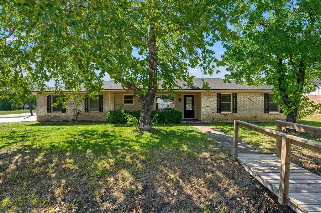 900 N Bunker Drive, Robinson, TX 76706 900 N Bunker Drive, Robinson, TX 76706
