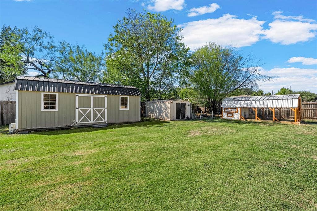 900 N Bunker Drive, Robinson, TX 76706 900 N Bunker Drive, Robinson, TX 76706