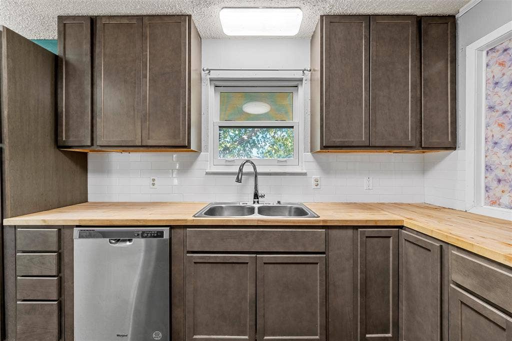 900 N Bunker Drive, Robinson, TX 76706 900 N Bunker Drive, Robinson, TX 76706