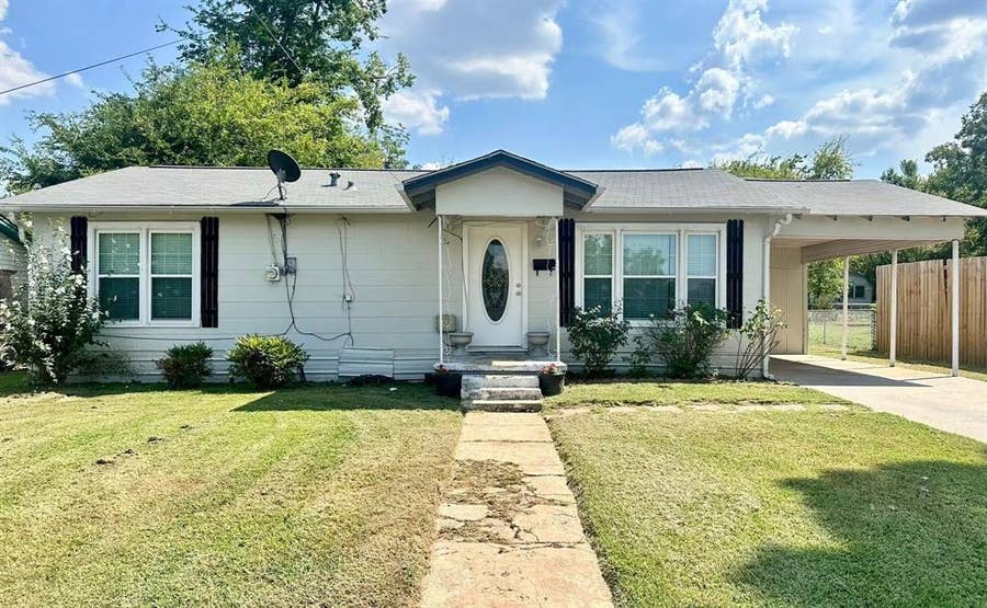 Property photo for 207 Park Street E, Sulphur Springs, TX