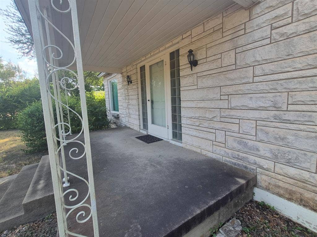 4230 Hillcrest Drive, Waco, TX 76710 4230 Hillcrest Drive, Waco, TX 76710