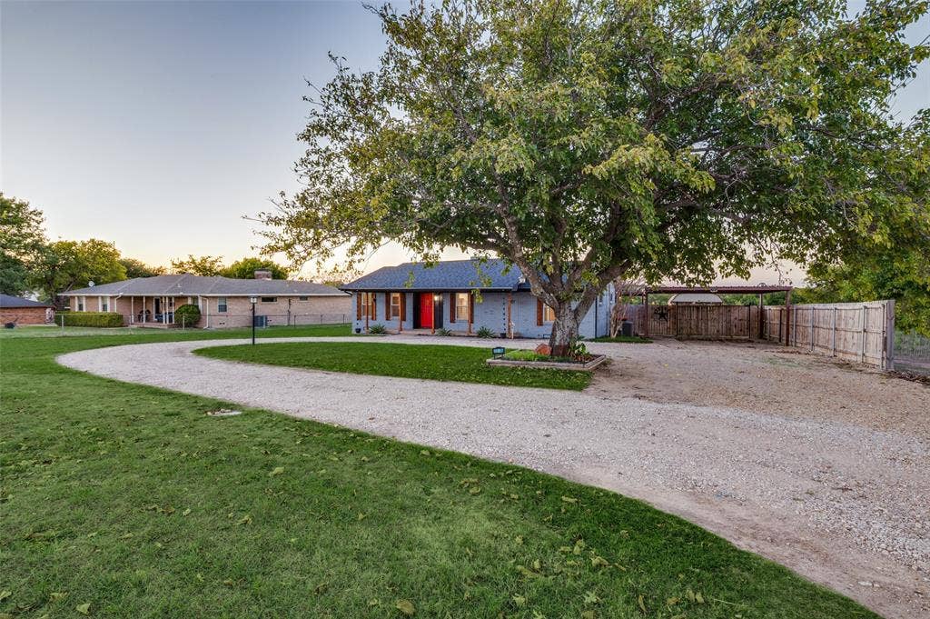 332 Fm 1493, Waxahachie, TX 75167 332 Fm 1493, Waxahachie, TX 75167