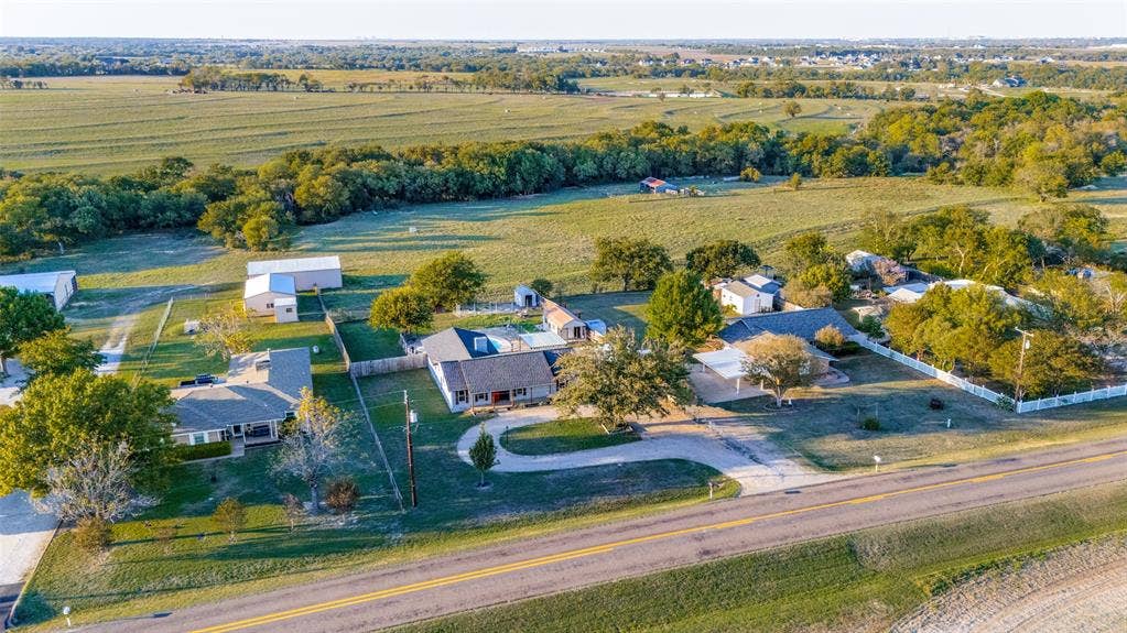 332 Fm 1493, Waxahachie, TX 75167 332 Fm 1493, Waxahachie, TX 75167