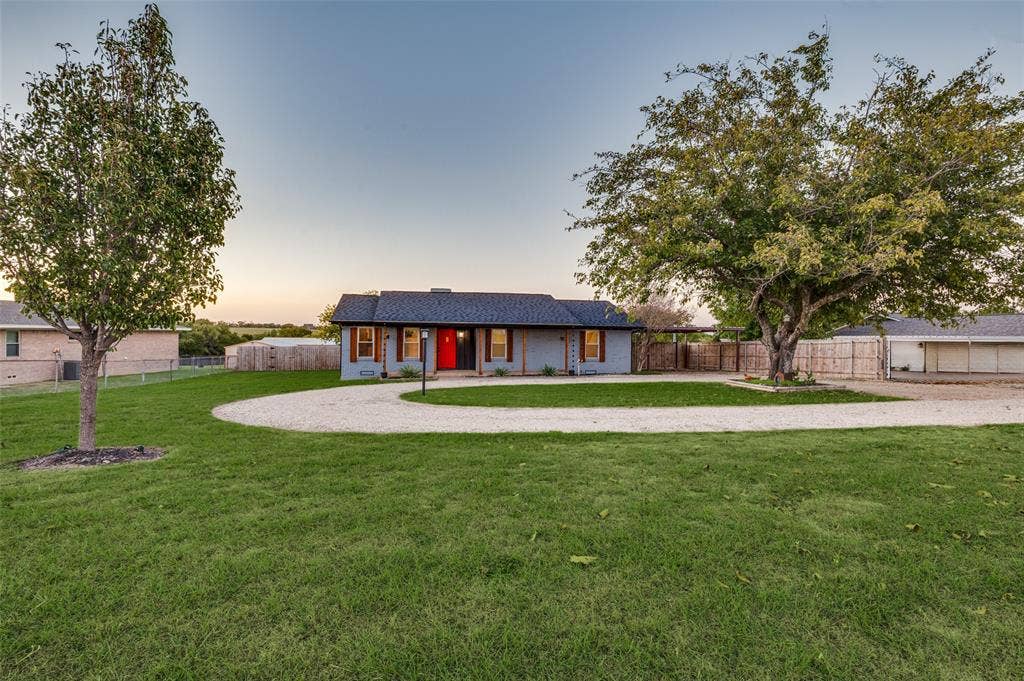 332 Fm 1493, Waxahachie, TX 75167 332 Fm 1493, Waxahachie, TX 75167