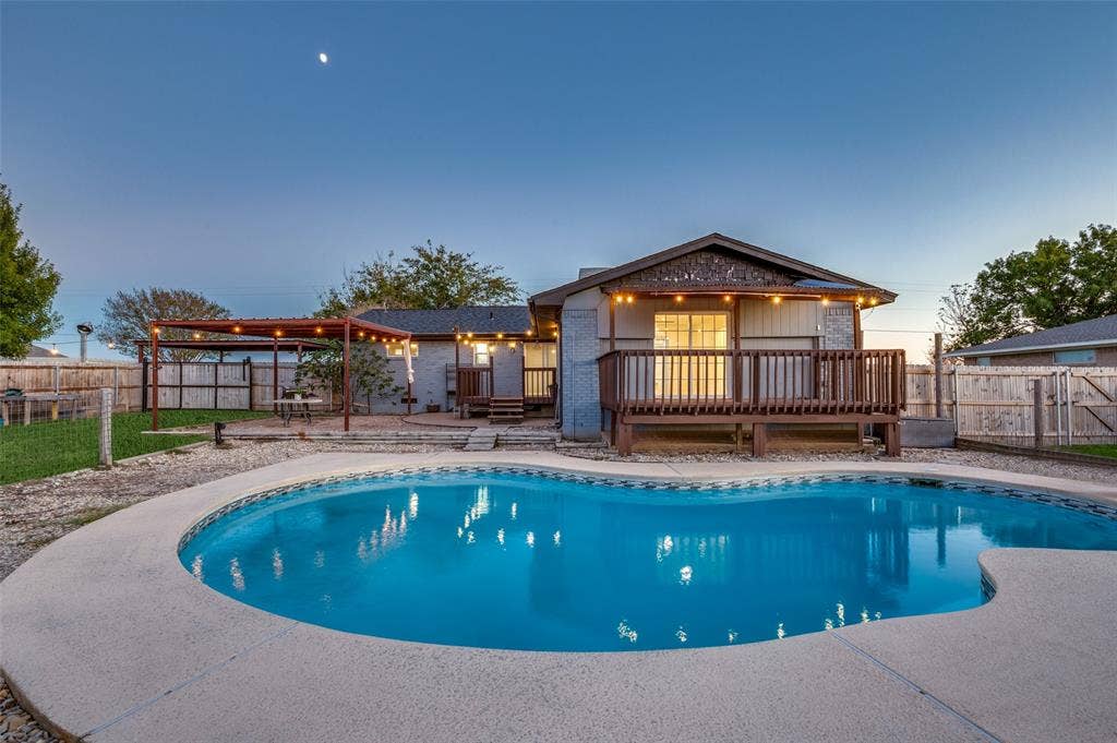 332 Fm 1493, Waxahachie, TX 75167 332 Fm 1493, Waxahachie, TX 75167
