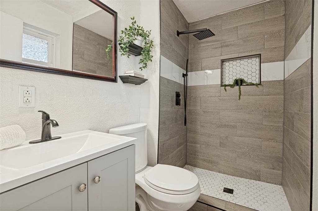 332 Fm 1493, Waxahachie, TX 75167 Primary #2 Bathroom